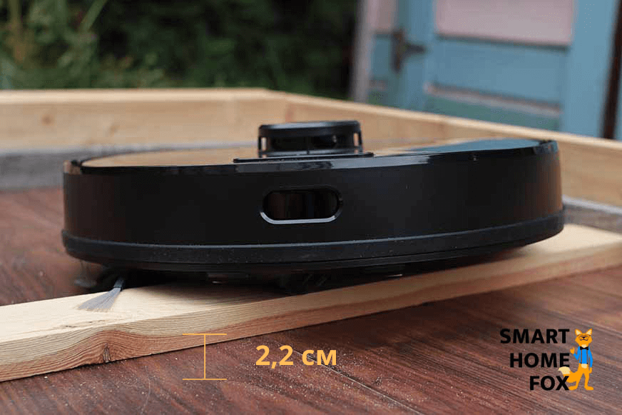 Proscenic M8 PRO überfährt eine hohe Türschwelle